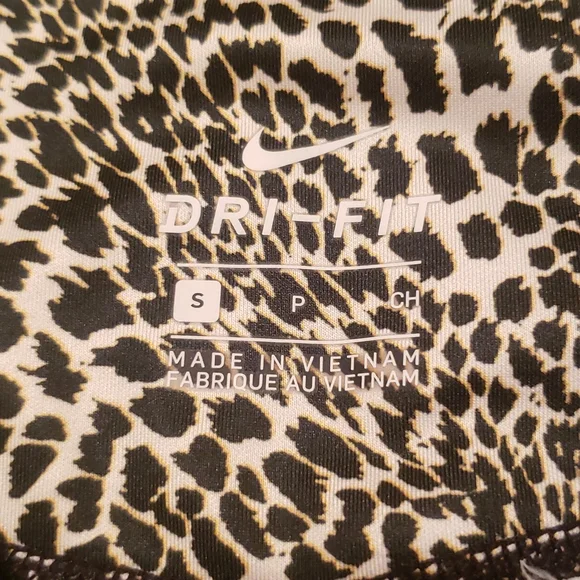 Nike Women's Animal Print Leggings. - Picture 3 of 12